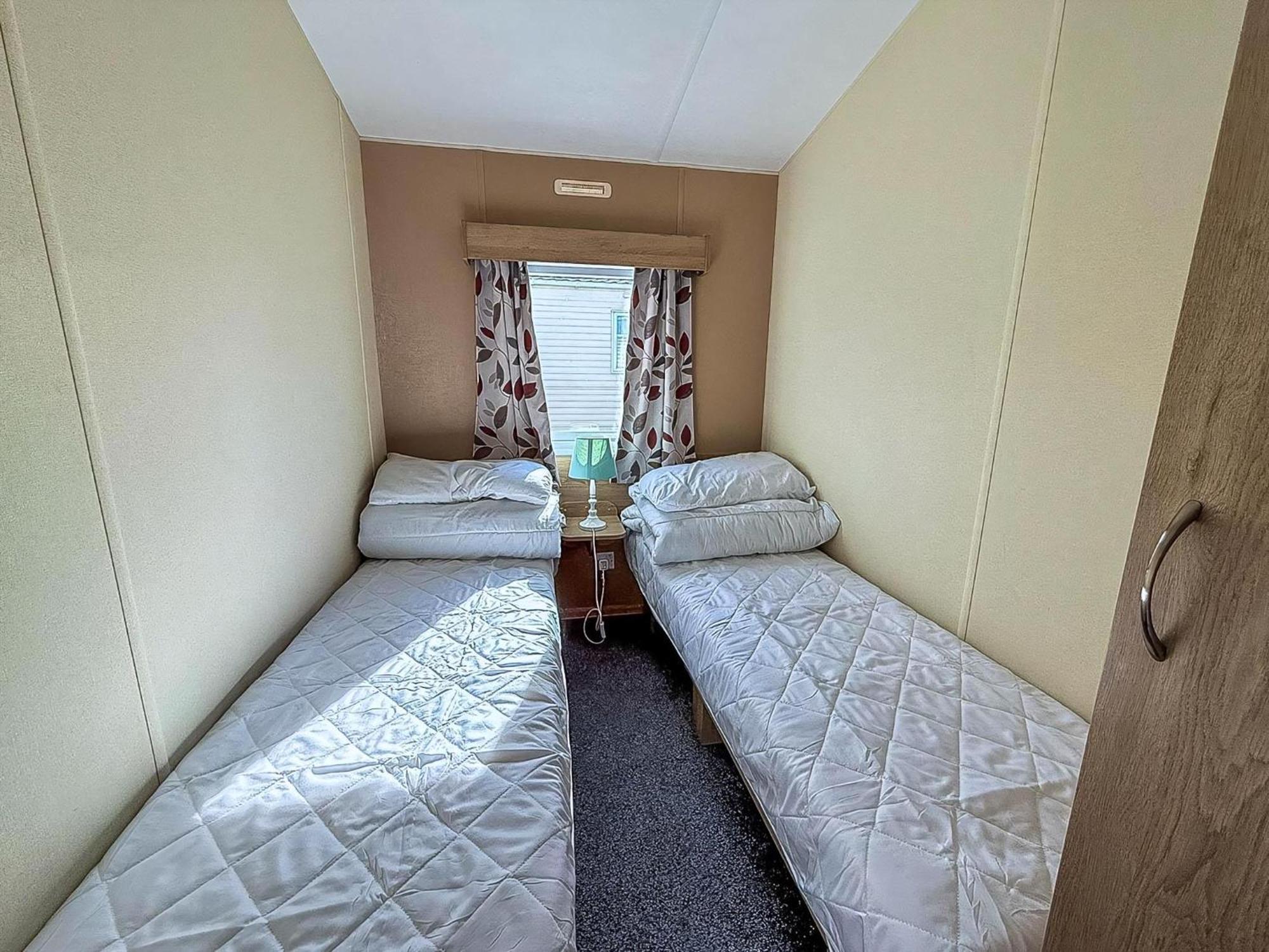 Lovely 6 Berth Caravan At Sunnydale Holiday Park Ref 35375S Лаут Екстер'єр фото