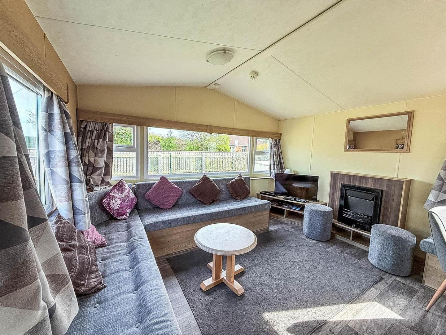 Lovely 6 Berth Caravan At Sunnydale Holiday Park Ref 35375S Лаут Екстер'єр фото